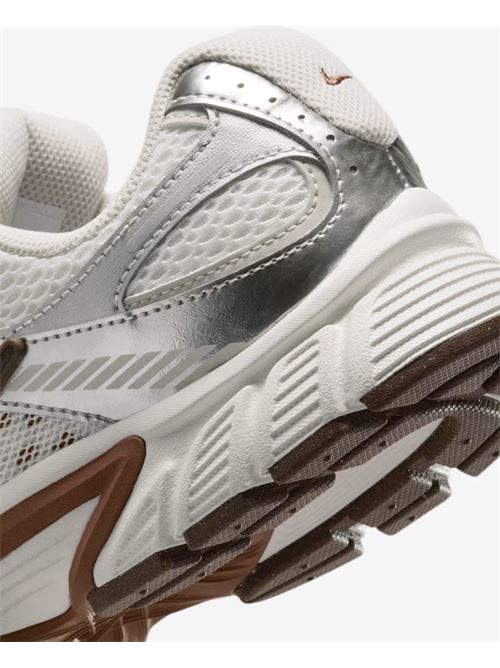 w v5 rnr NIKE | HQ7901102